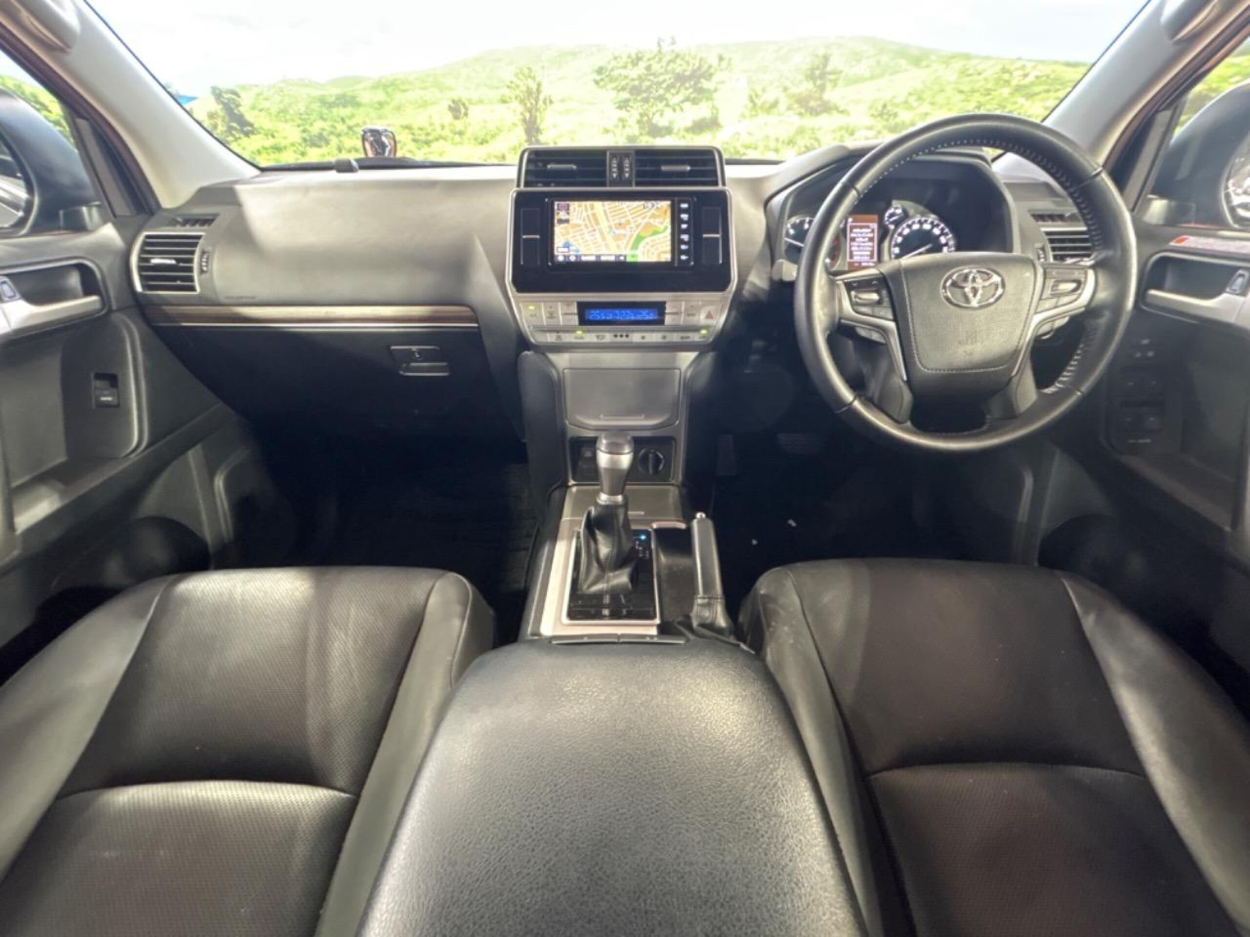 2023 Toyota Land Cruiser Prado — photo 2