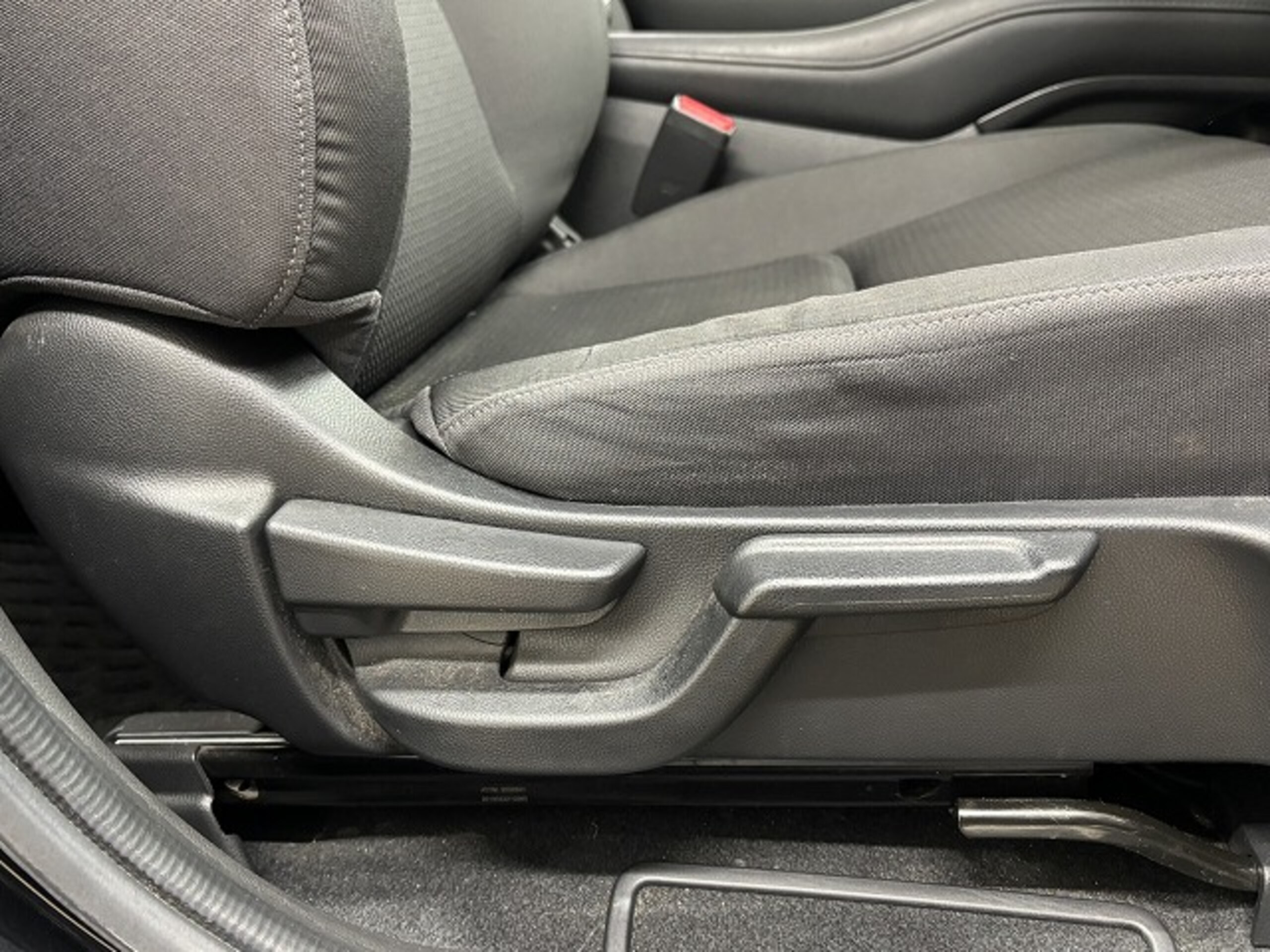 Honda Vezel 1.5 Hybrid X Honda Sensing — photo 8