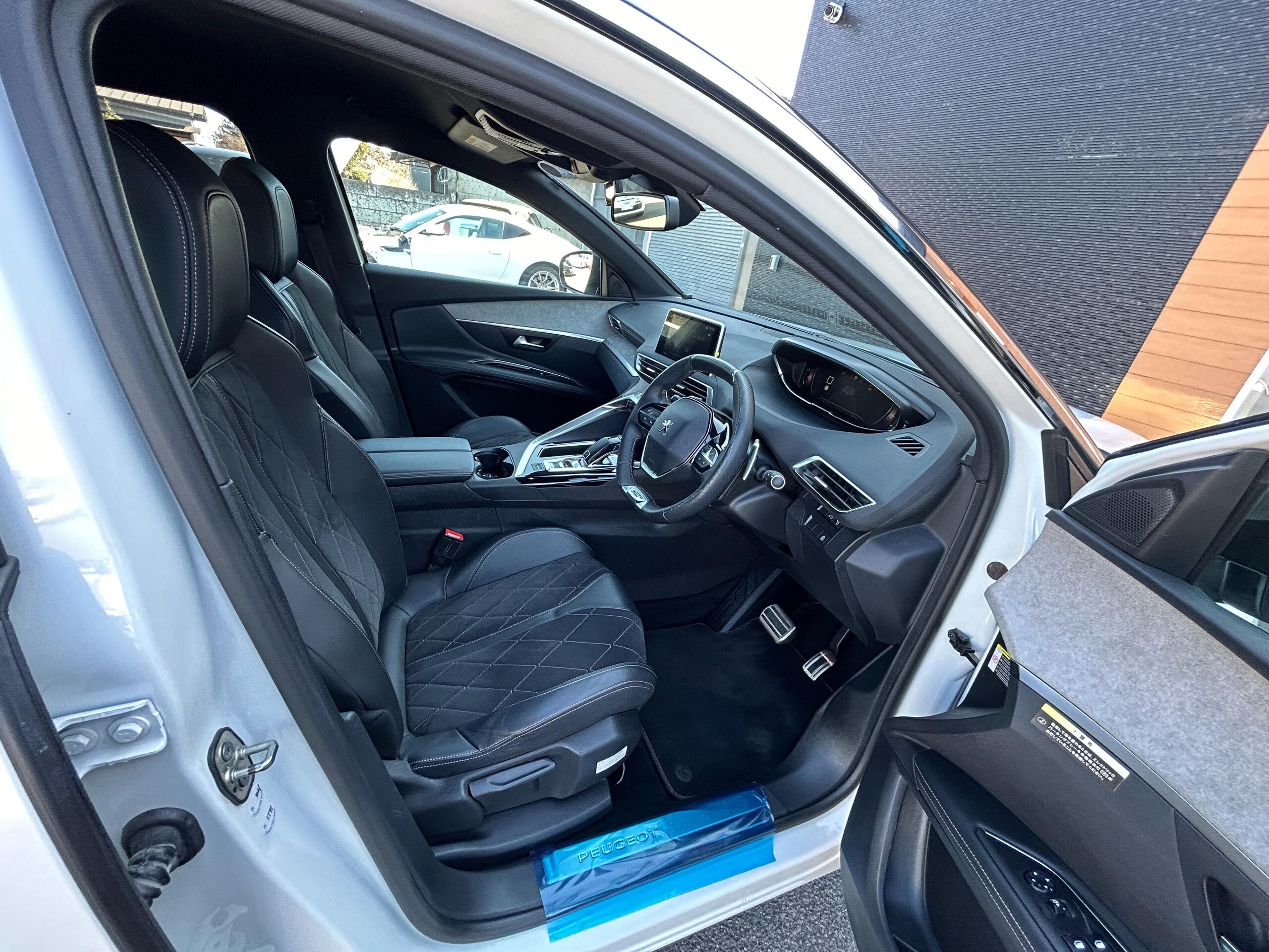 2019 Peugeot 3008 — photo 3