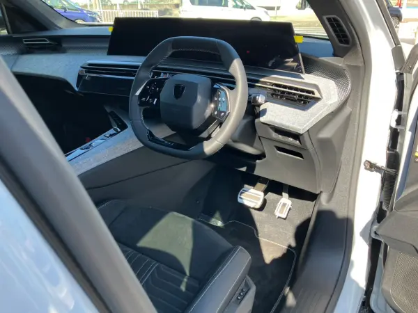 Peugeot 3008 GT Alcantara Package Hybrid Certified Used Car with Warranty, Navigation, ETC, Dashcam, Idling Stop, Obstacle Sonar, Lane Keep, Active Cruise Control, LED Lights, Genuine Wheels (Okenite White) — photo 8