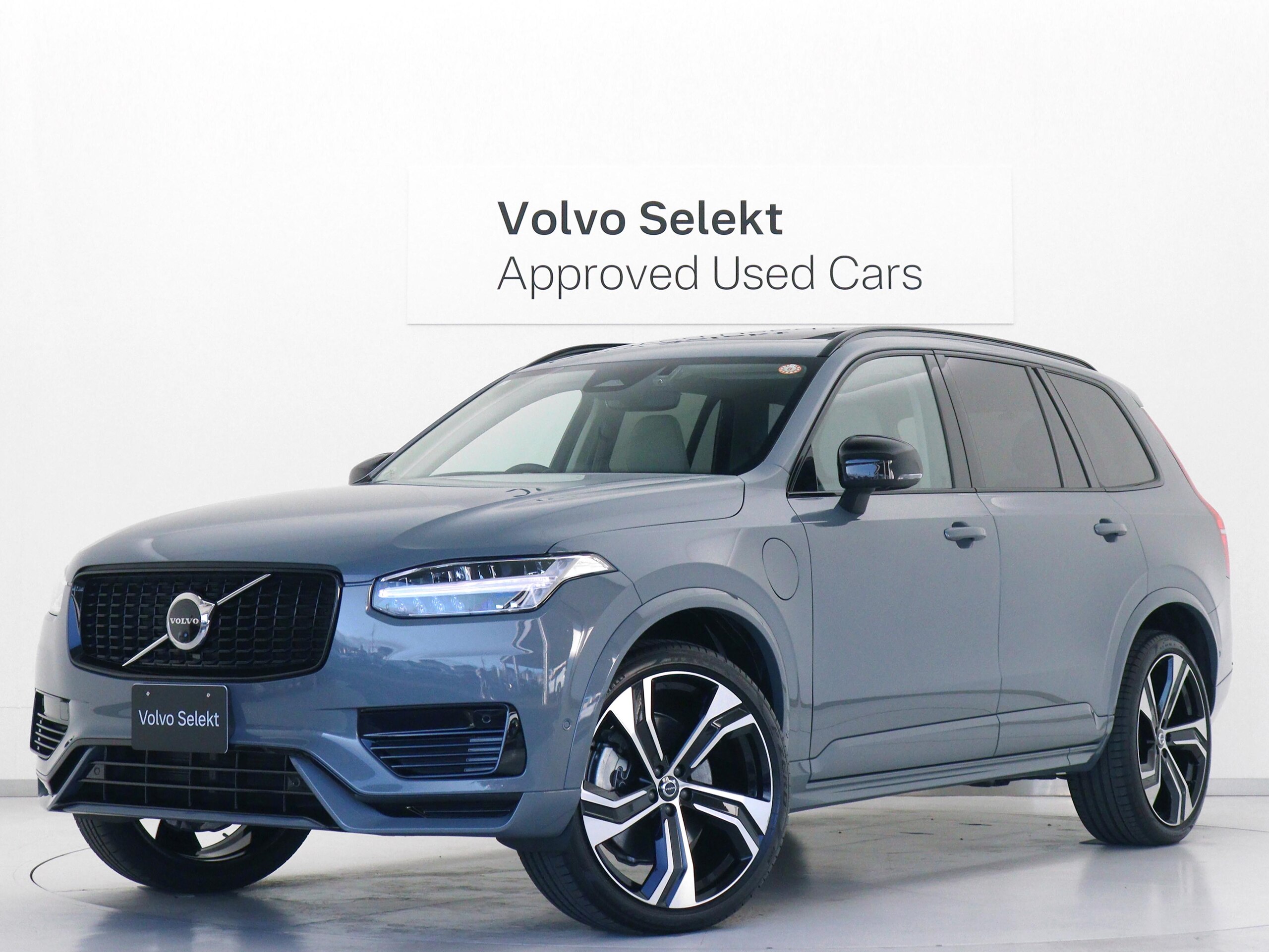 Volvo XC90 Recharge Ultimate T8 AWD Plug-in Hybrid 4WD PHEV Sunroof B&W Air Suspension 3-Row 7-Seater Google Built-in Dashcam Front & Rear 2nd Row Seat Heaters Steering Wheel Heater Thunder Gray Metallic White Leather Relaxation Function Ventilation Function