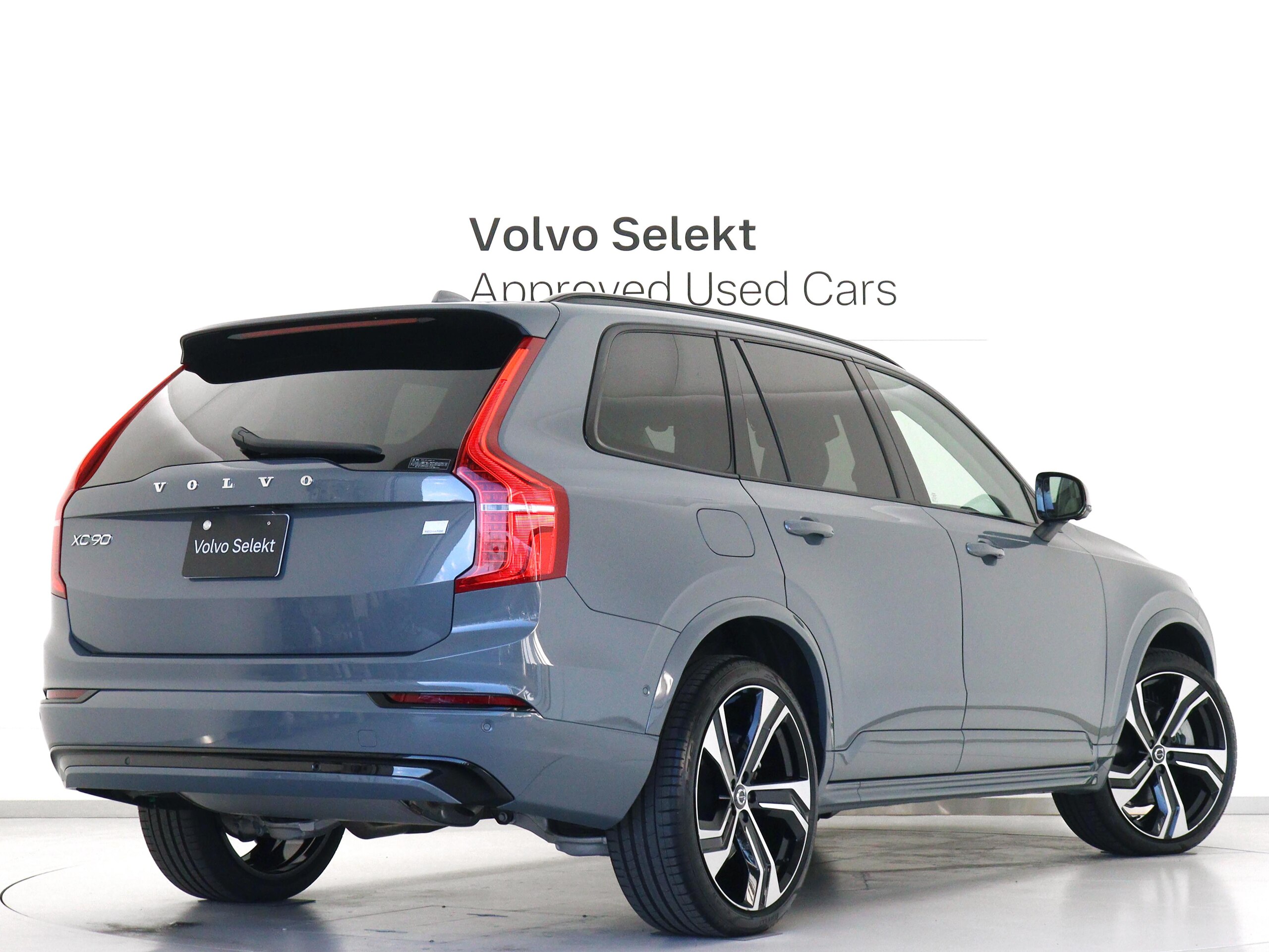 Volvo XC90 Recharge Ultimate T8 AWD Plug-in Hybrid 4WD PHEV Sunroof B&W Air Suspension 3-Row 7-Seater Google Built-in Dashcam Front & Rear 2nd Row Seat Heaters Steering Wheel Heater Thunder Gray Metallic White Leather Relaxation Function Ventilation Function — photo 8
