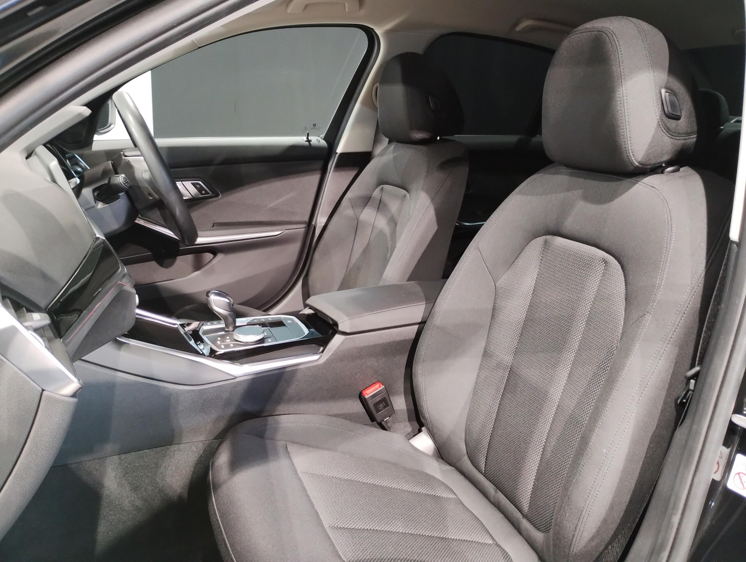 BMW 3 Series 320d xDrive Diesel Turbo 4WD — photo 9