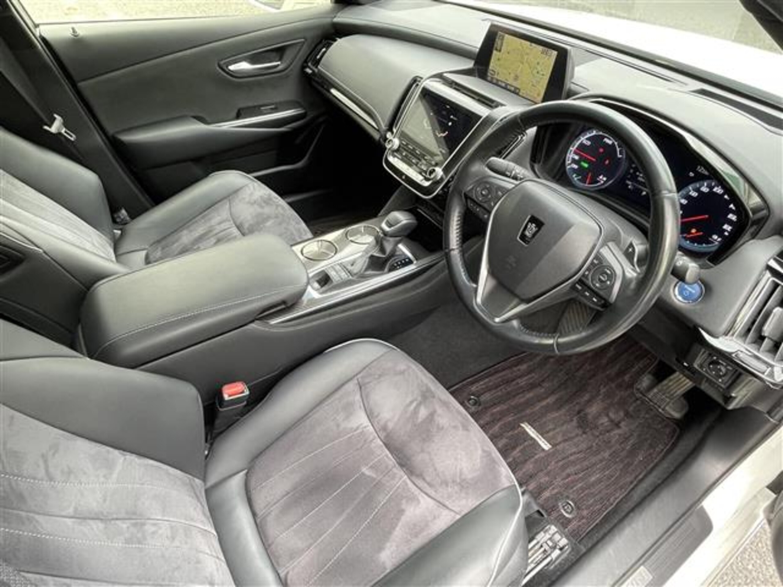 2021 Toyota Crown — photo 2