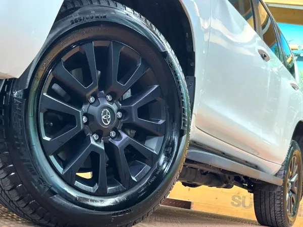 Toyota Land Cruiser Prado 2.7 TX L Package Matte Black Edition 4WD (White Pearl Crystal Shine) — photo 9