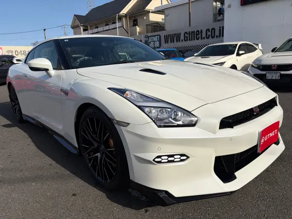 2025 Nissan Gt-r — photo 3