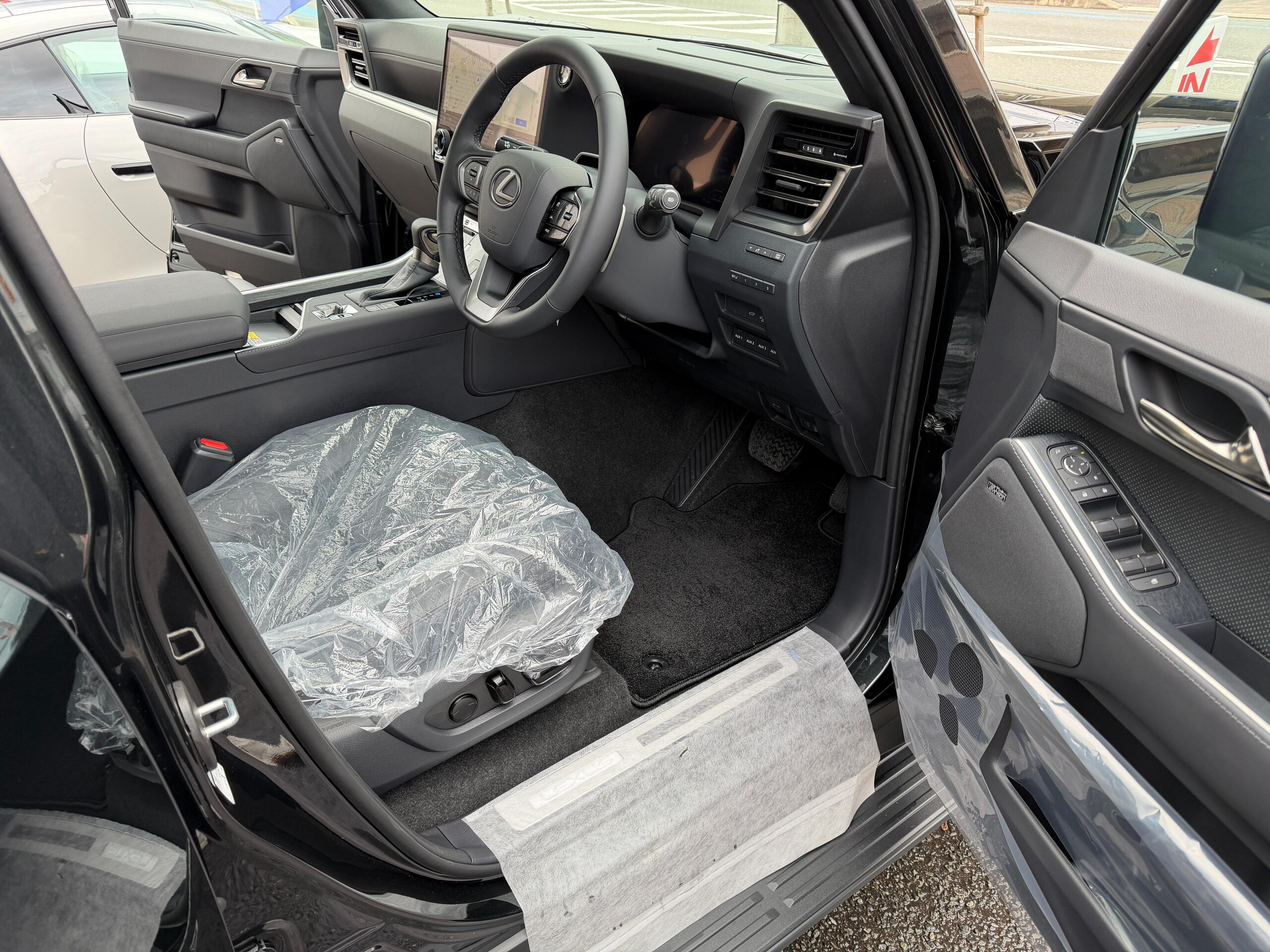 Lexus GX550 OverTrail Plus 4WD Mark Levinson Cool Box Dashcam Digital Inner Mirror Head-Up Display Wireless Charging Registered Unused Vehicle — photo 8