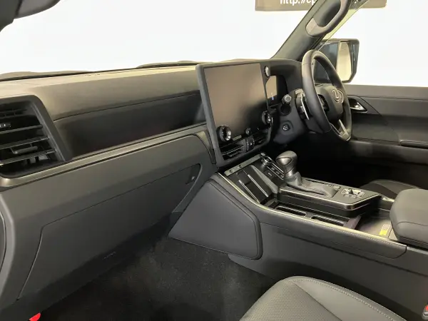 2025 Lexus Gx — photo 3