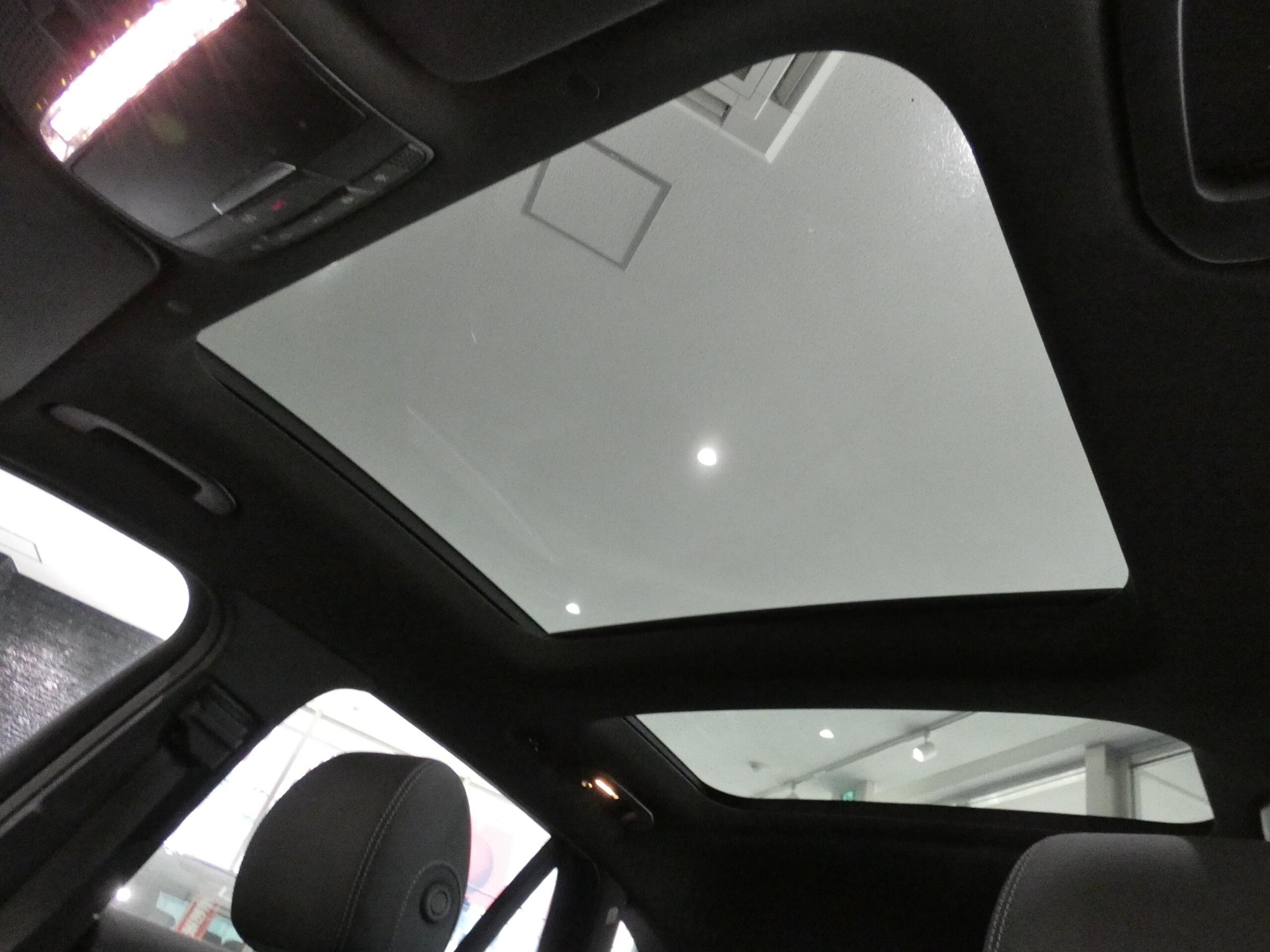 Mercedes-Benz GLC300 4MATIC AMG Line 4WD — photo 7