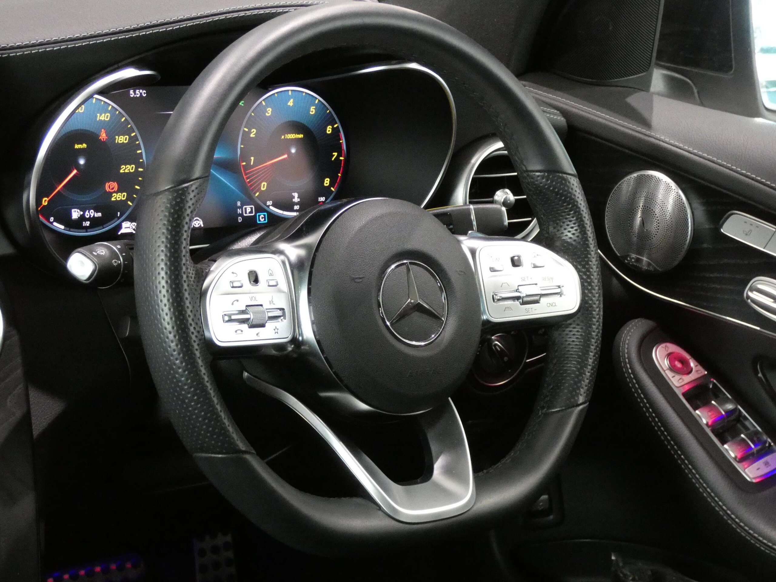 Mercedes-Benz GLC300 4MATIC AMG Line 4WD — photo 9