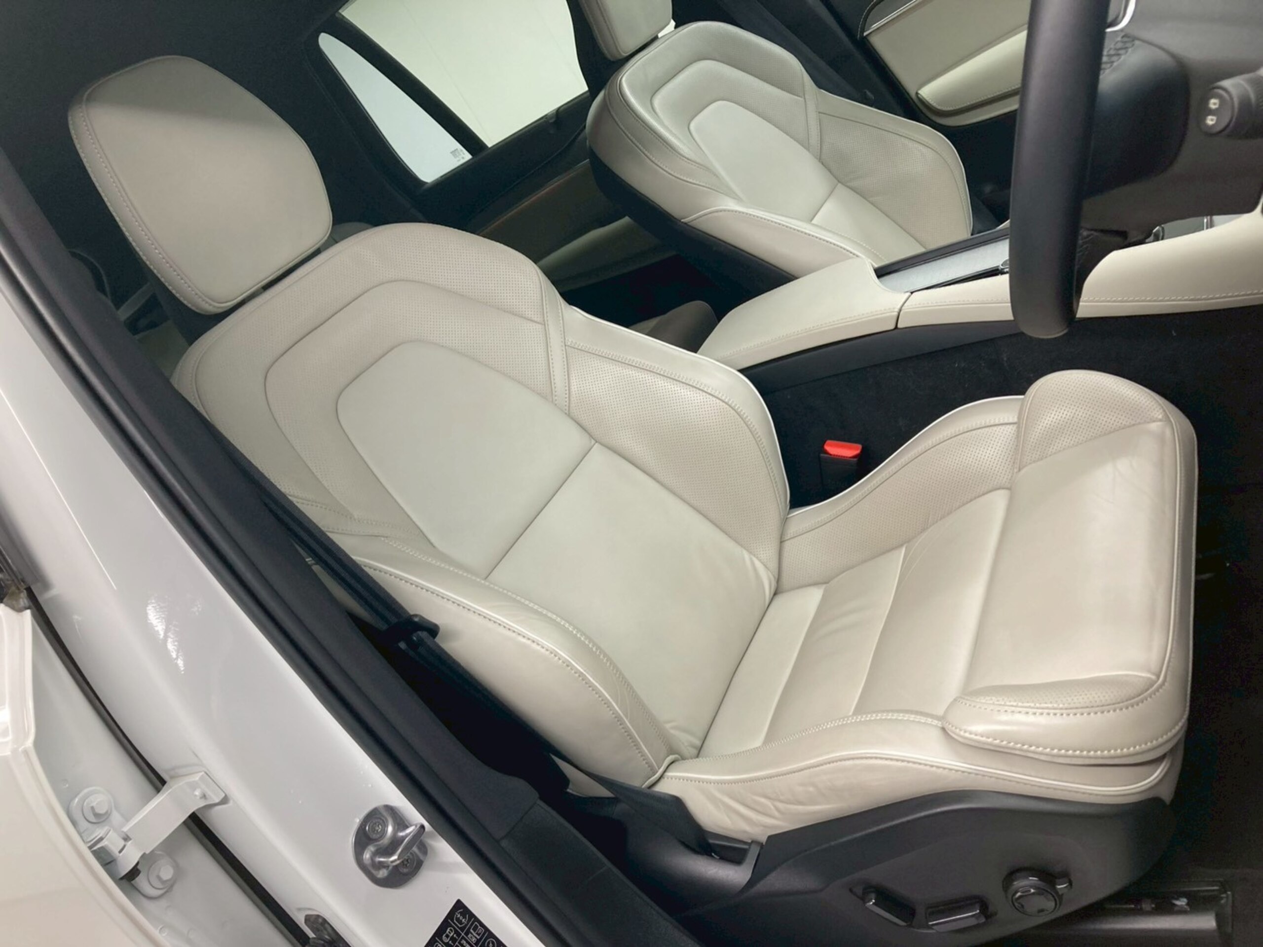 2022 Volvo Xc90 — photo 3