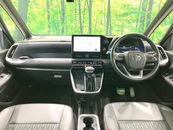 2024 Toyota Noah — photo 2