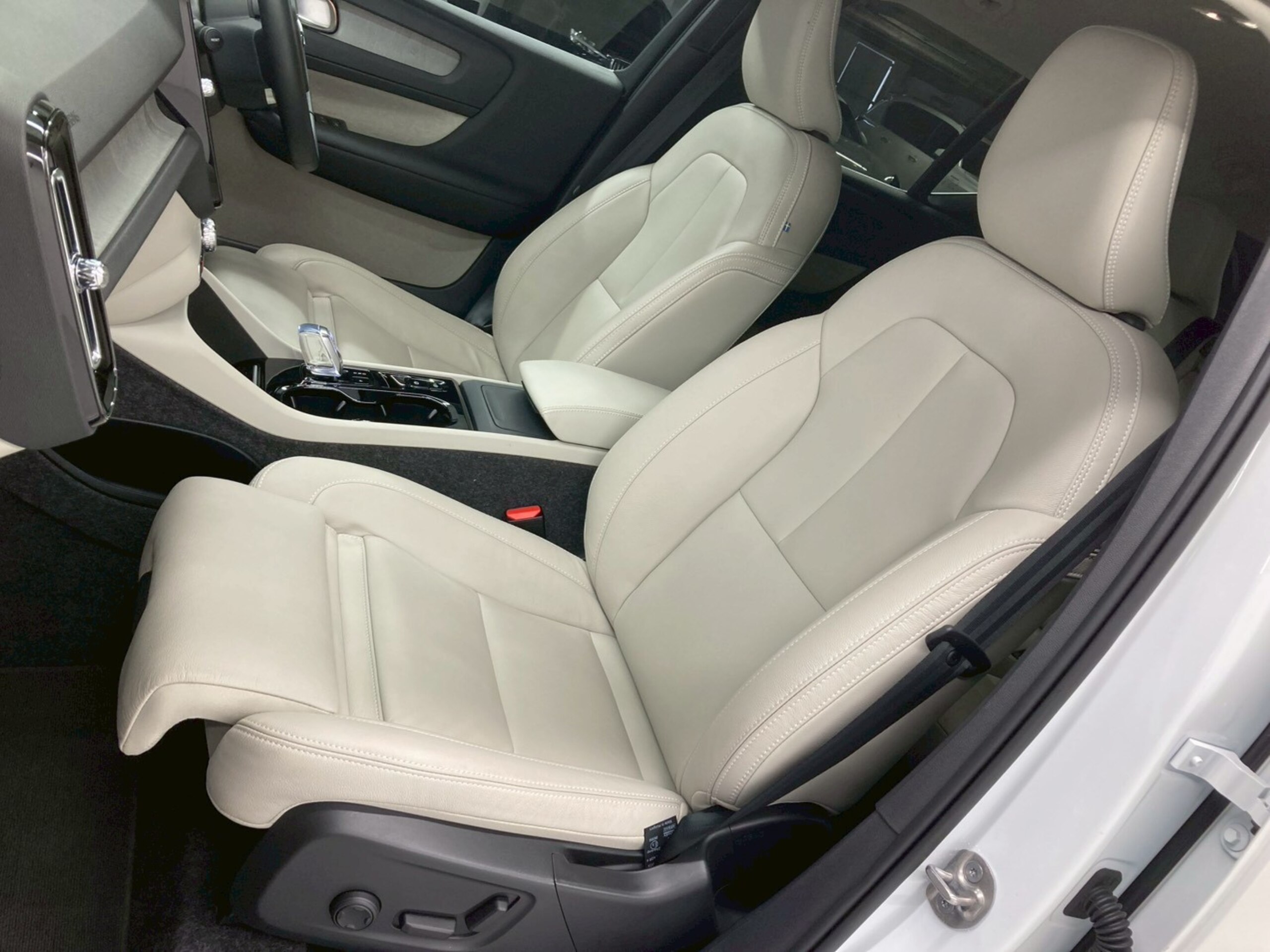 Volvo XC40 Ultra B4 AWD 4WD — photo 7