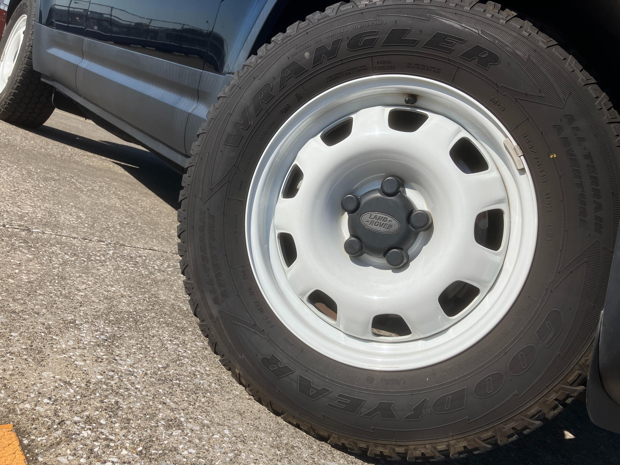 Land Rover Defender 110 2.0L P300 4WD — photo 9