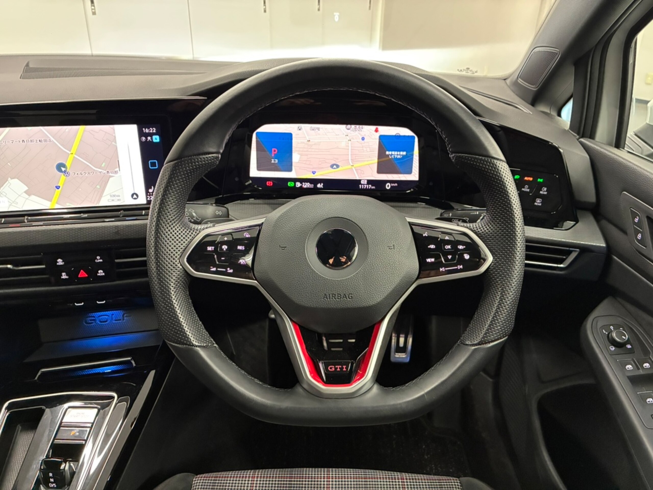 Volkswagen Golf GTI — photo 8