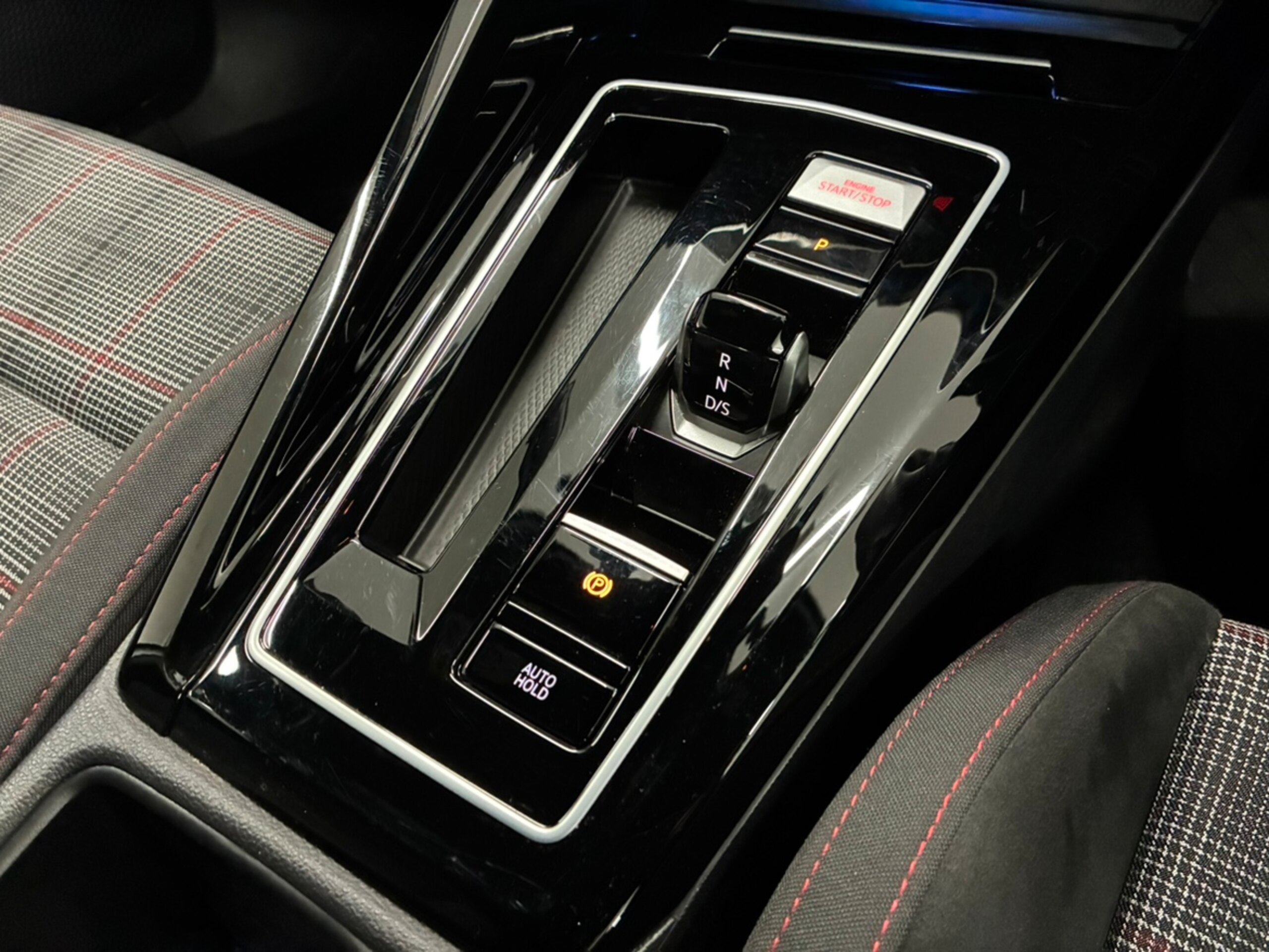 Volkswagen Golf GTI — photo 9