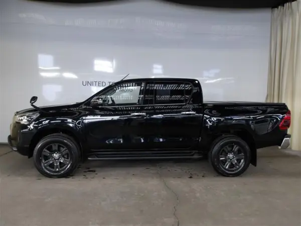 2021 Toyota Hilux — photo 2
