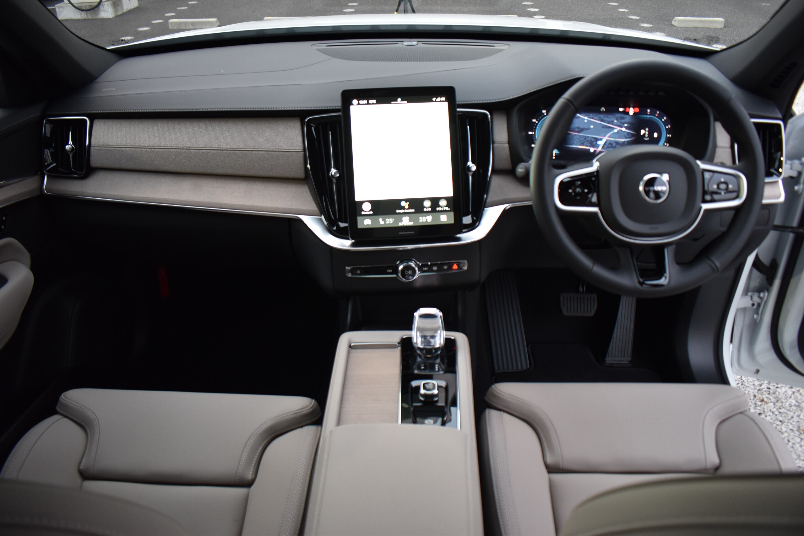 2025 Volvo Xc90 — photo 3