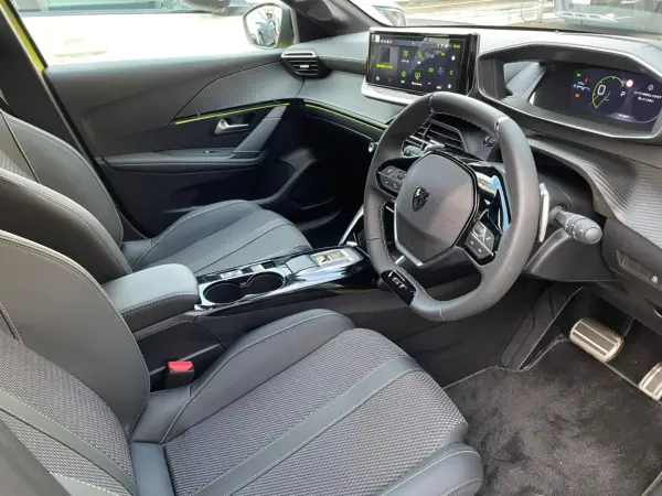 2025 Peugeot 208 — photo 2