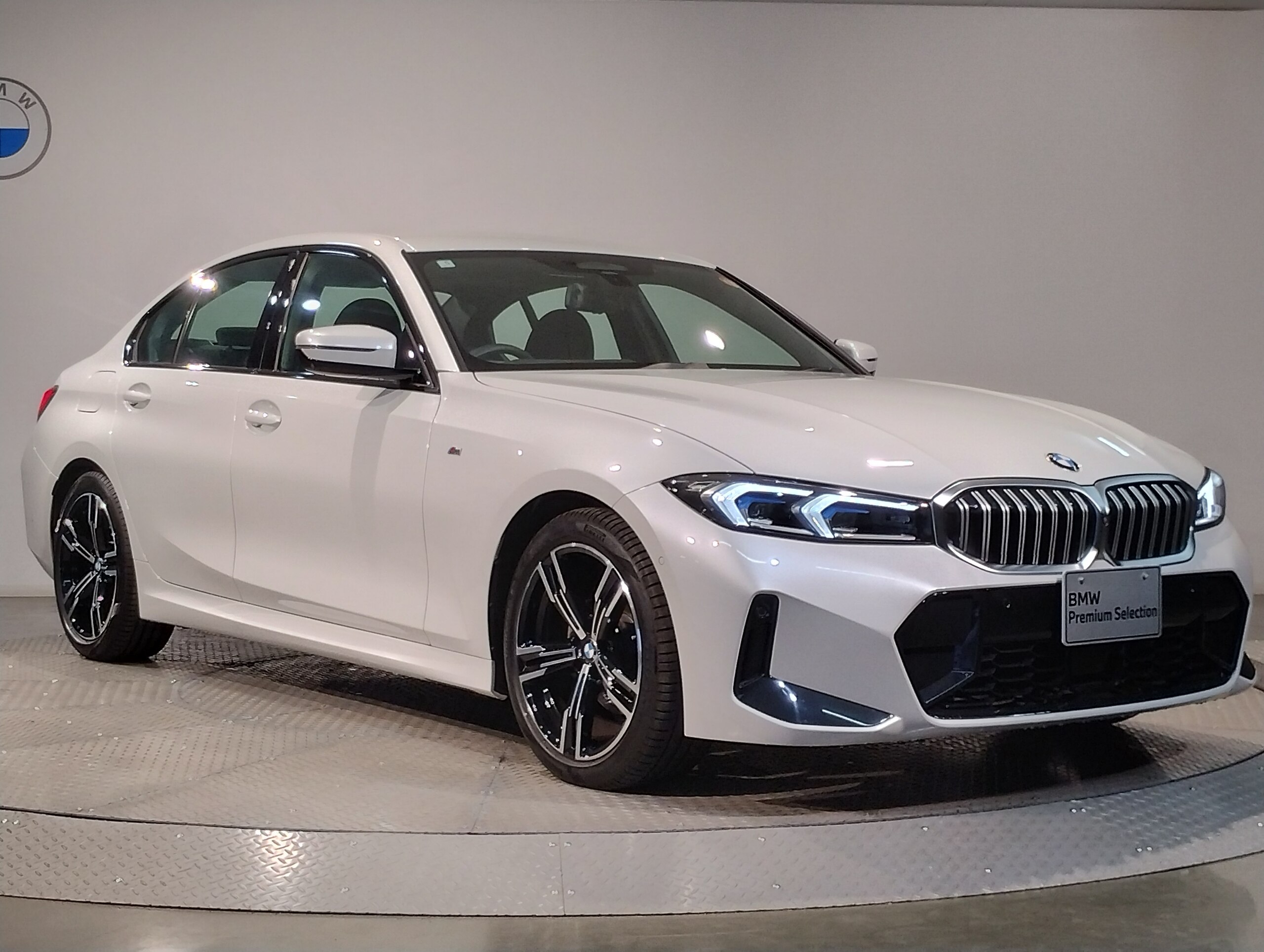 2025 Bmw 3 Series — photo 3