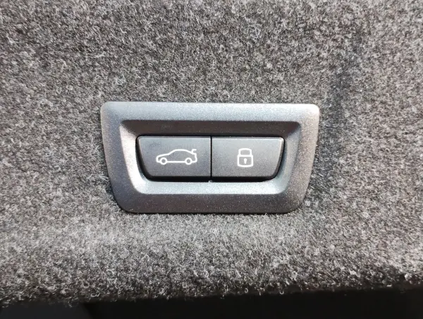 BMW 3 Series 320d xDrive M Sport Diesel Turbo 4WD Former Demo Car One Owner Curved Display Surround Camera Obstacle Sensor Seat Heater Paddle Shift Adaptive Cruise Control Power Tailgate Power Seats Genuine 18AW LED ETC Head-Up Display Smart Key (Mineral White Metallic) — photo 7