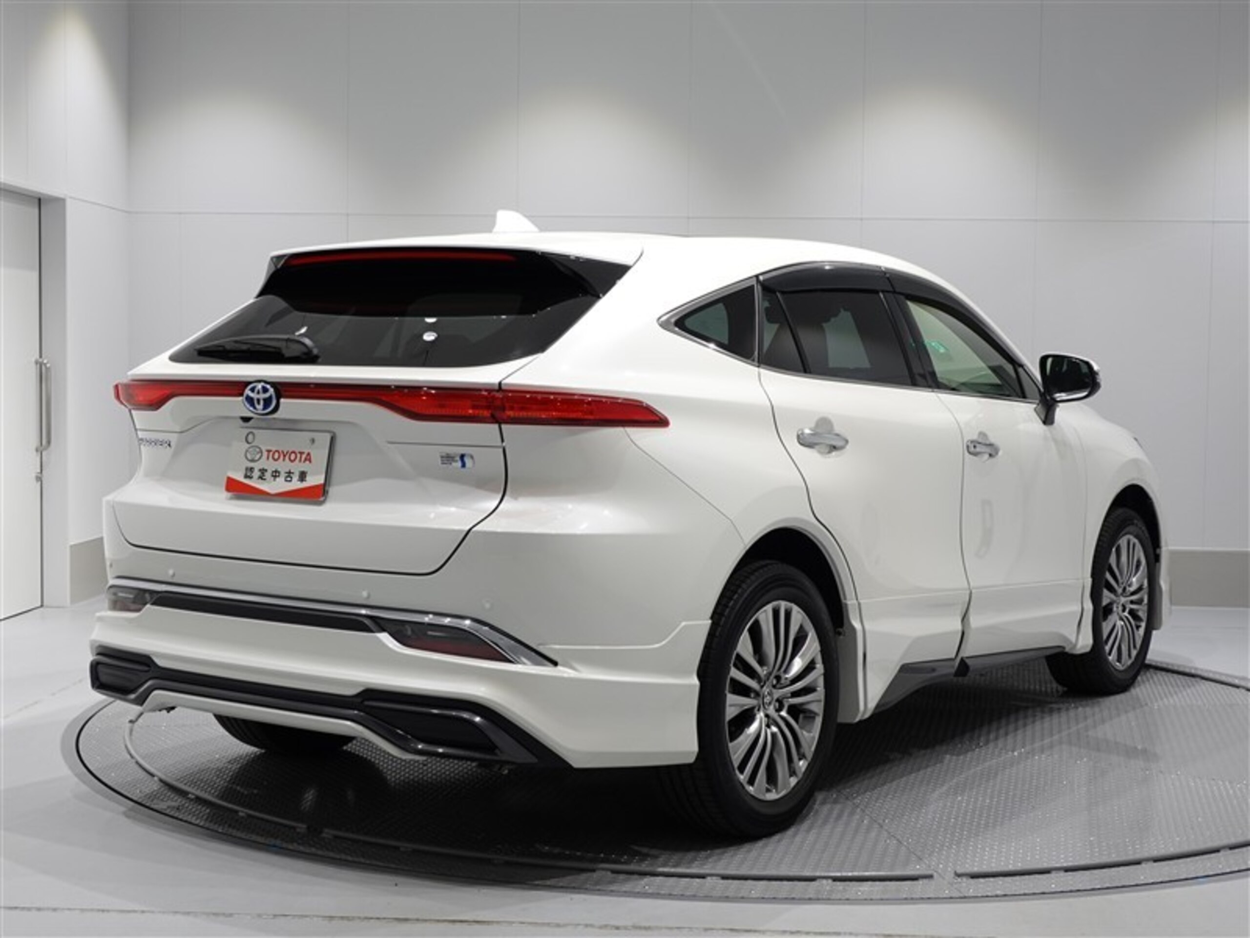 2021 Toyota Harrier — photo 3