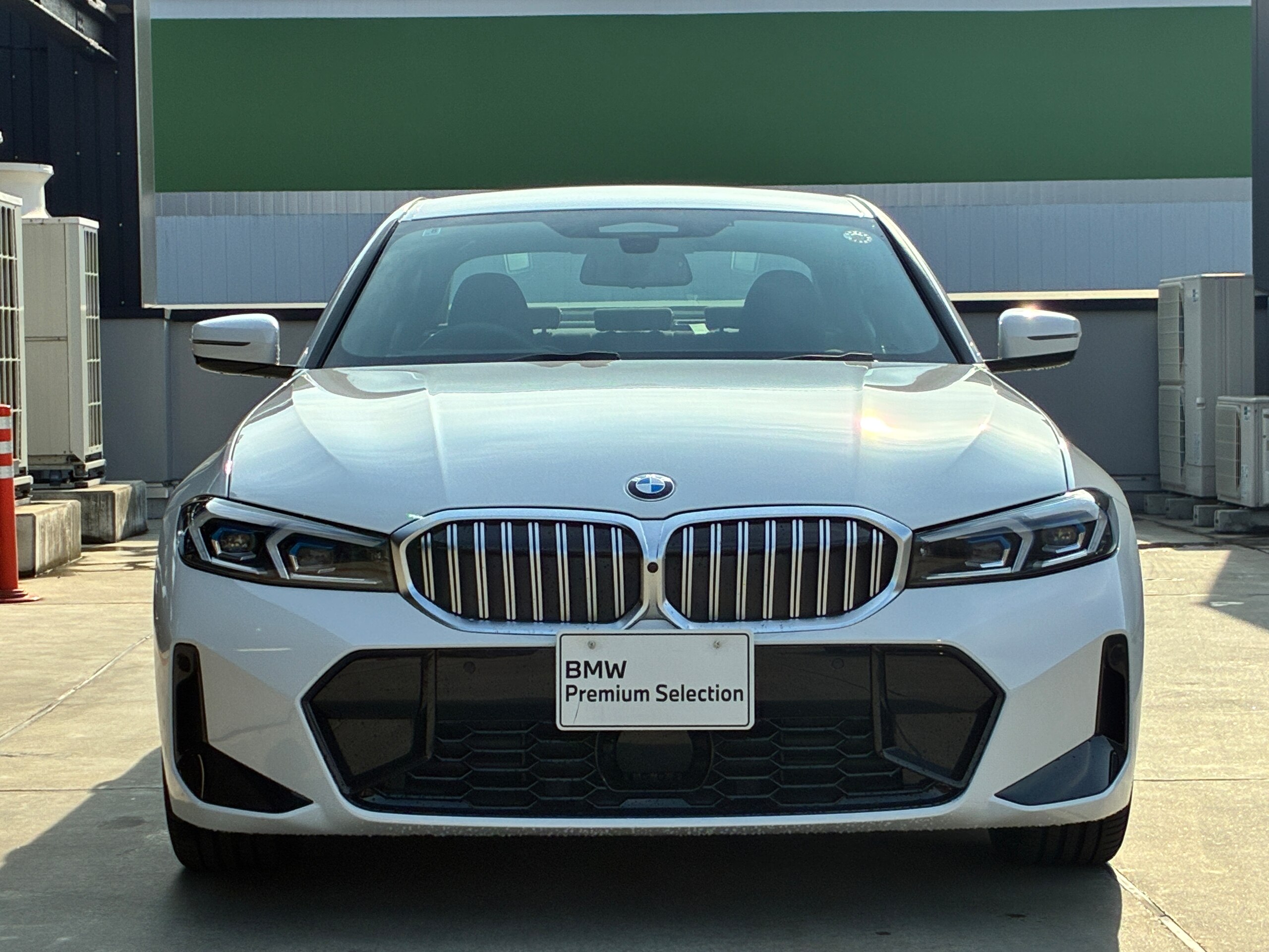 2025 Bmw 3 Series — photo 3