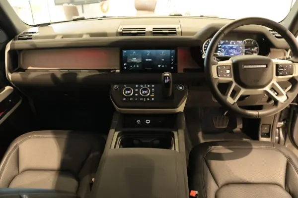 2023 Landrover Defender — photo 2
