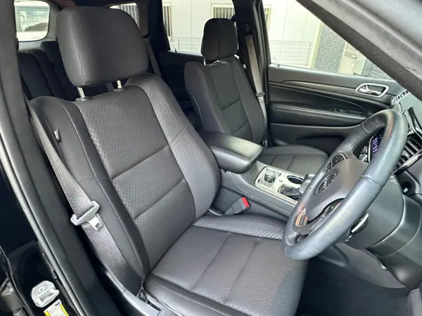 Jeep Grand Cherokee Laredo 4WD P-Seat B Camera ETC Navi Apple CarPlay Bluetooth Front Camera Anti-Theft Device Paddle Shift Lever Cruise Control Blind Spot Monitor Auto Light Obstacle Sensor Collision Damage Mitigation Brake Certified Used Car Warranty (Diamond Black Crystal Pearl C) — photo 8