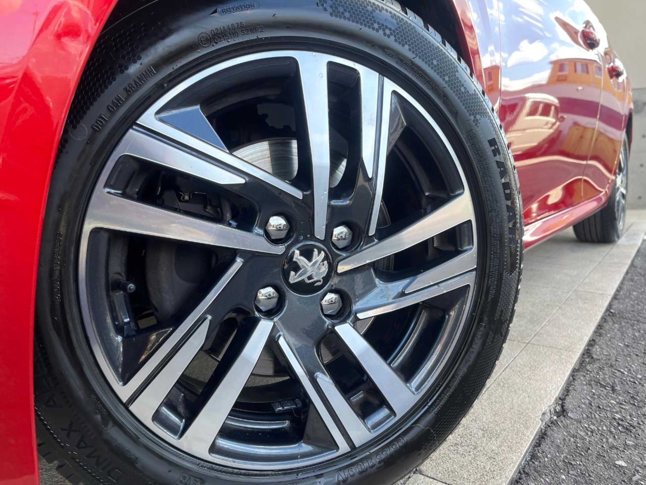 Peugeot 208 Allure — photo 9