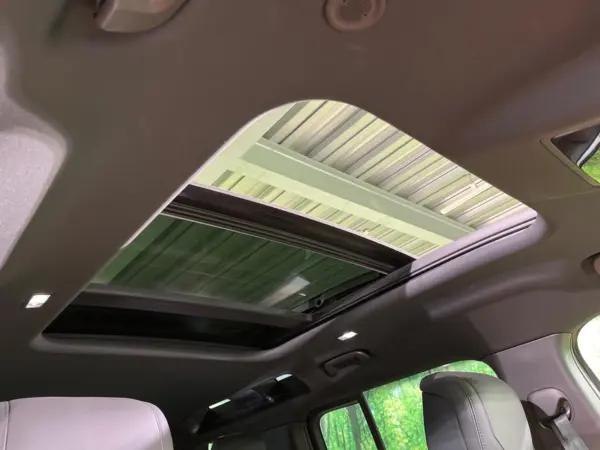 2023 Landrover Defender — photo 2