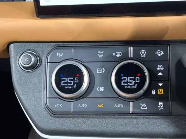 2023 Landrover Defender — photo 3