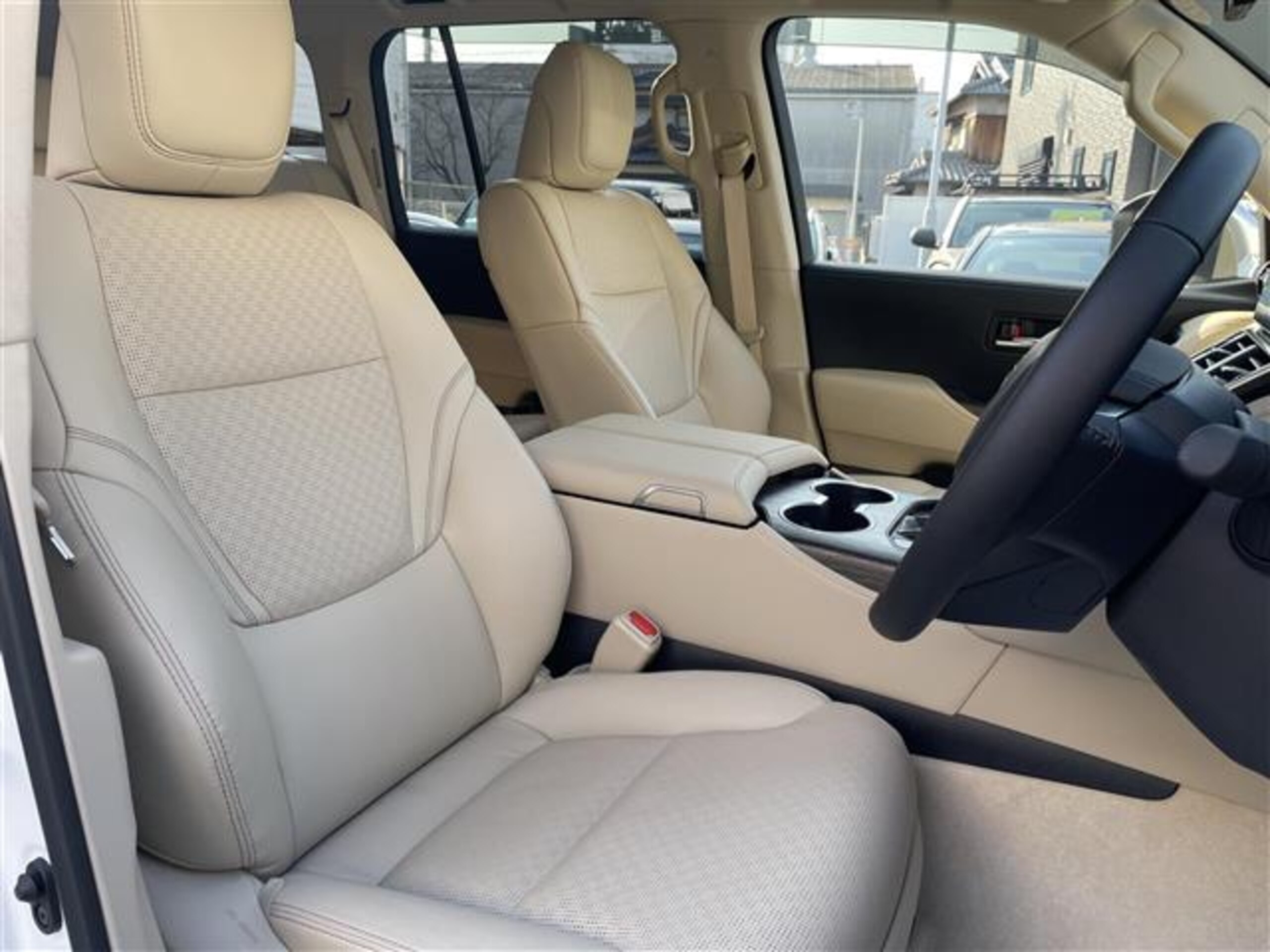 2023 Toyota Landrcuiser 300 — photo 2