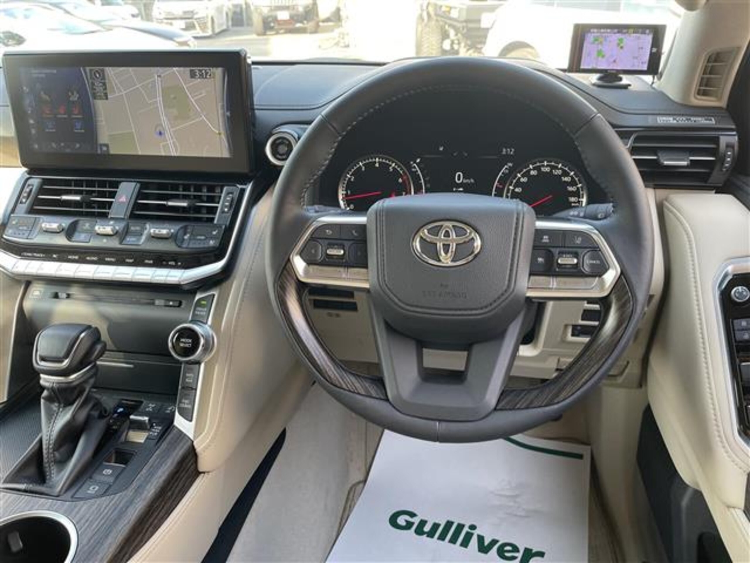 2023 Toyota Landrcuiser 300 — photo 3