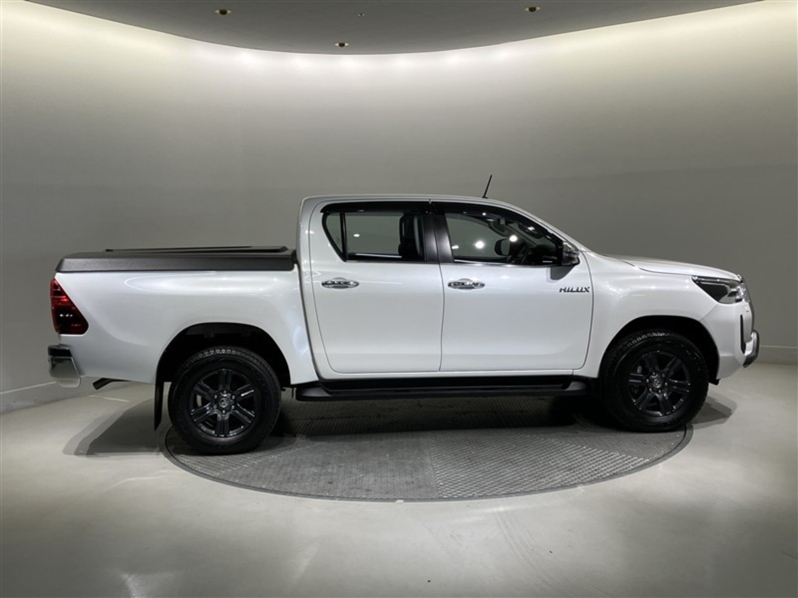 2024 Toyota Hilux — photo 3