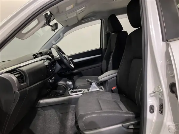 Toyota Hilux 2.4 Z Diesel Turbo 4WD (Pearl Mica) — photo 8