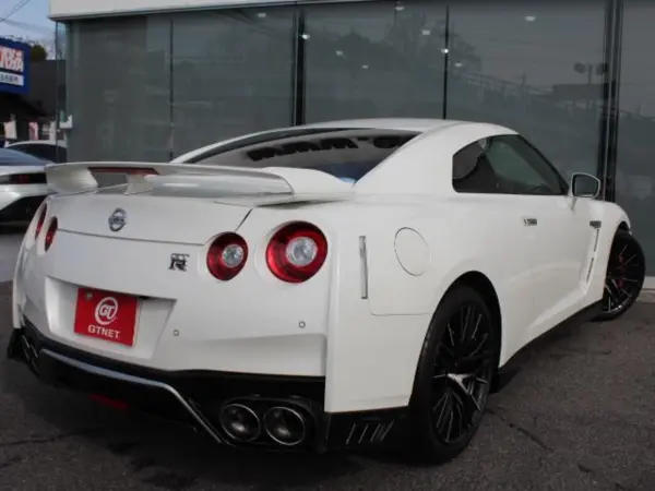 2019 Nissan Gt-r — photo 2