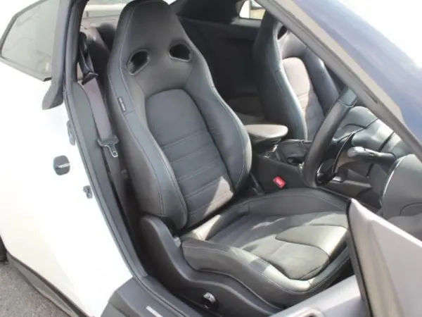Nissan GT-R 3.8 Pure Edition 4WD One Owner NISMO Sports Seats Paddle Shift Genuine 20-inch Alloy Wheels Brembo Calipers Black Leather Seats Genuine Navigation Full-Seg Back Camera ETC Cruise Control Dashcam (Pearl White) — photo 7