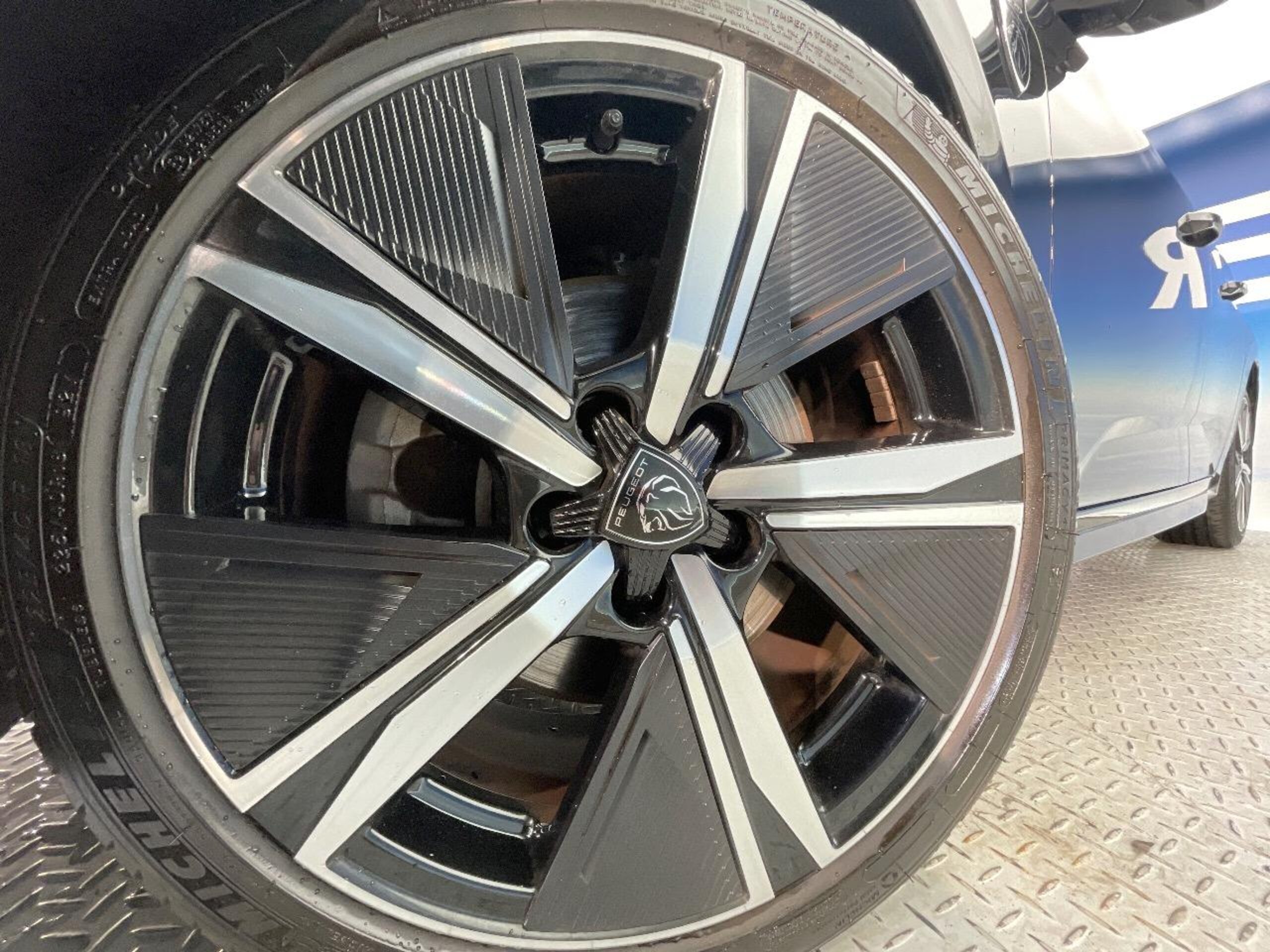 Peugeot 308GT BlueHDi Diesel Turbo — photo 9