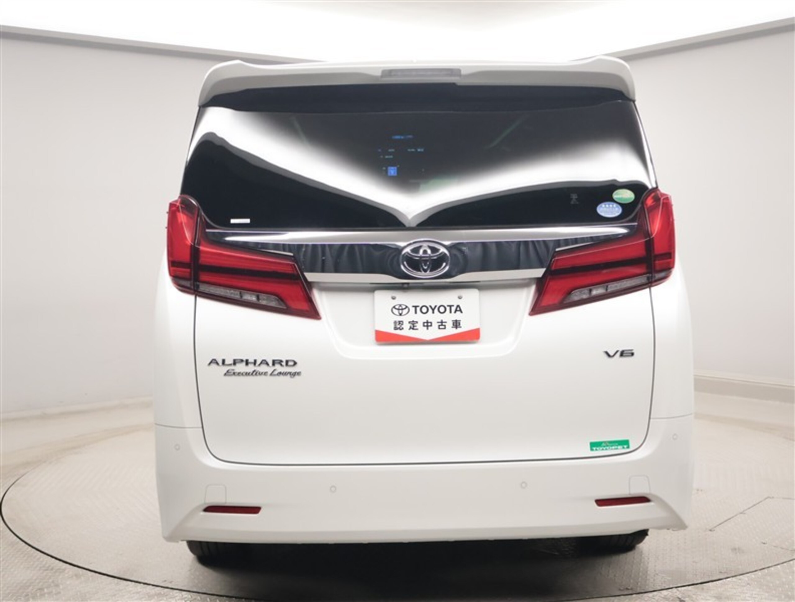 2019 Toyota Alphard — photo 2