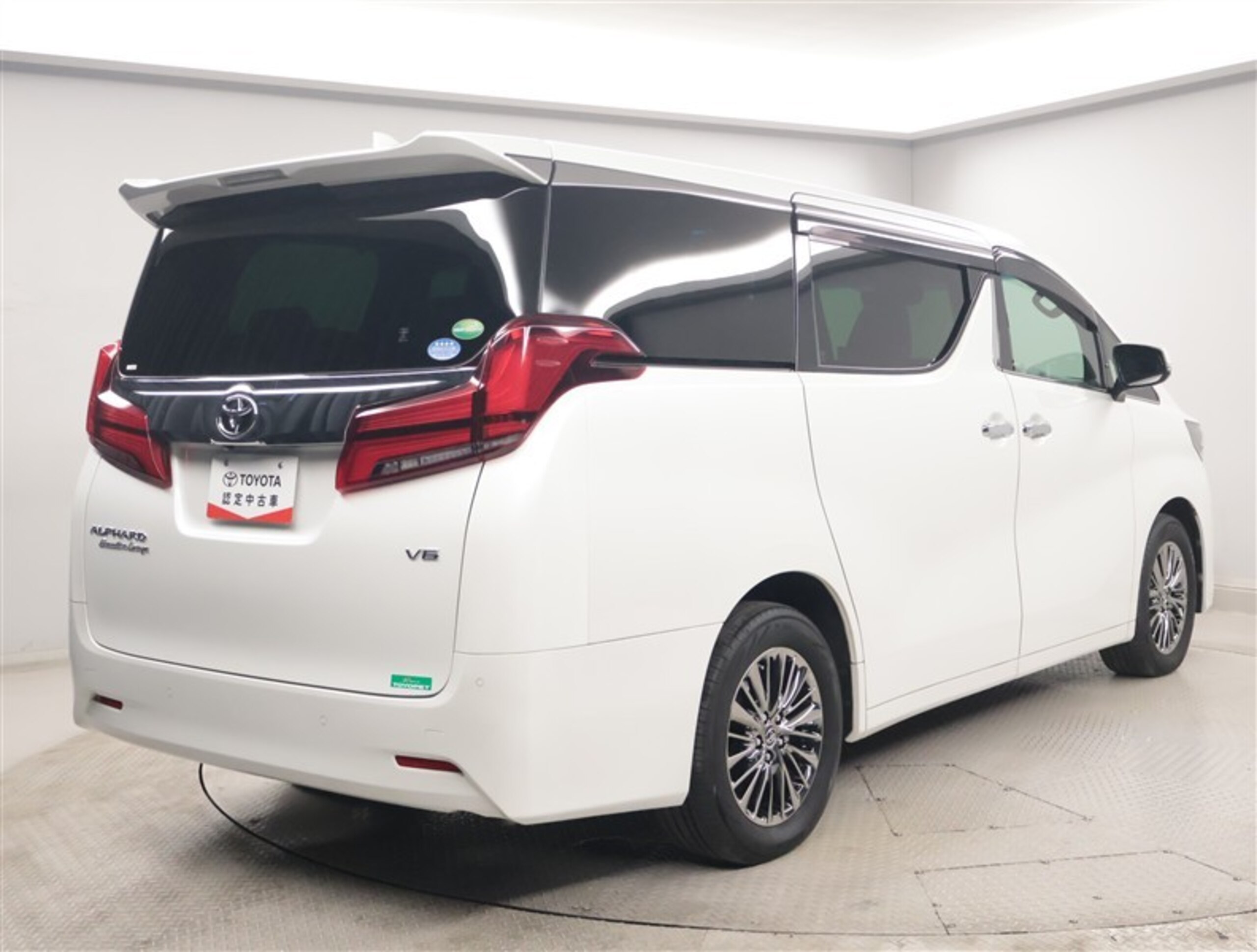 2019 Toyota Alphard — photo 3
