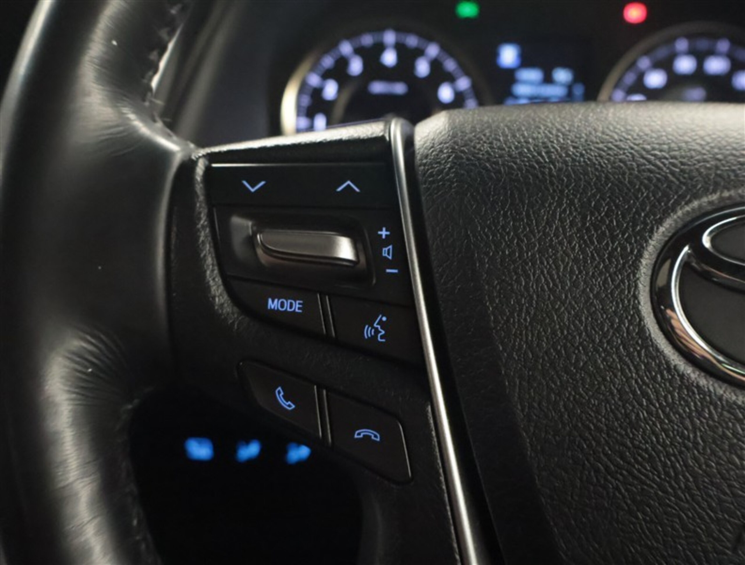 Toyota Alphard 3.5 Executive Lounge 4WD — photo 9