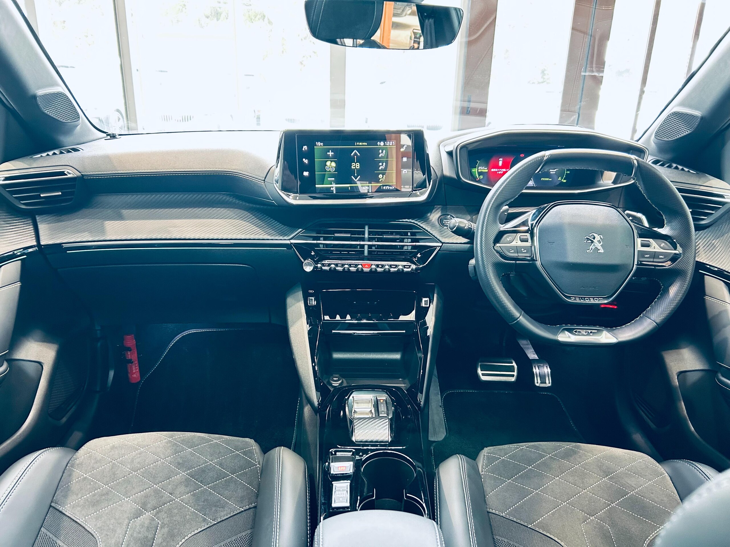 2022 Peugeot 208 — photo 2