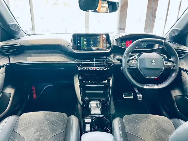 2022 Peugeot 208 — photo 2