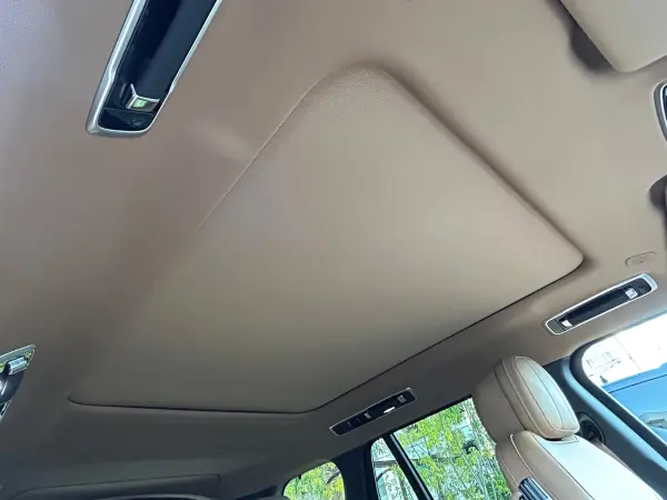 Land Rover Range Rover SE 3.0L P550e Standard Wheelbase 4WD Certified Used Car Former Demo Car Panoramic Roof Meridian Surround Power Steps Seat Heaters (F/R) Soft-Close Doors Digital Rearview Mirror Heated Steering Wheel Power Tailgate 22AW (Santorini Black) — photo 7