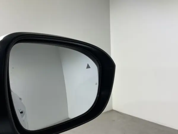 Mitsubishi Outlander PHEV 2.4 P 4WD 7-Seater 9-Type BOSE Navigation Around View Monitor Full-Seg TV HDMI Apple CarPlay e-Assist My Pilot Hands-Free Power Back Door Semi-Aniline Leather Seat Silver Roof R (White Diamond) — photo 8