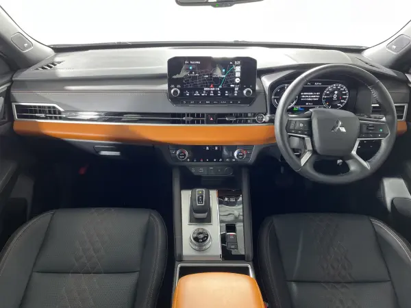 2024 Mitsubishi Outlander — photo 2