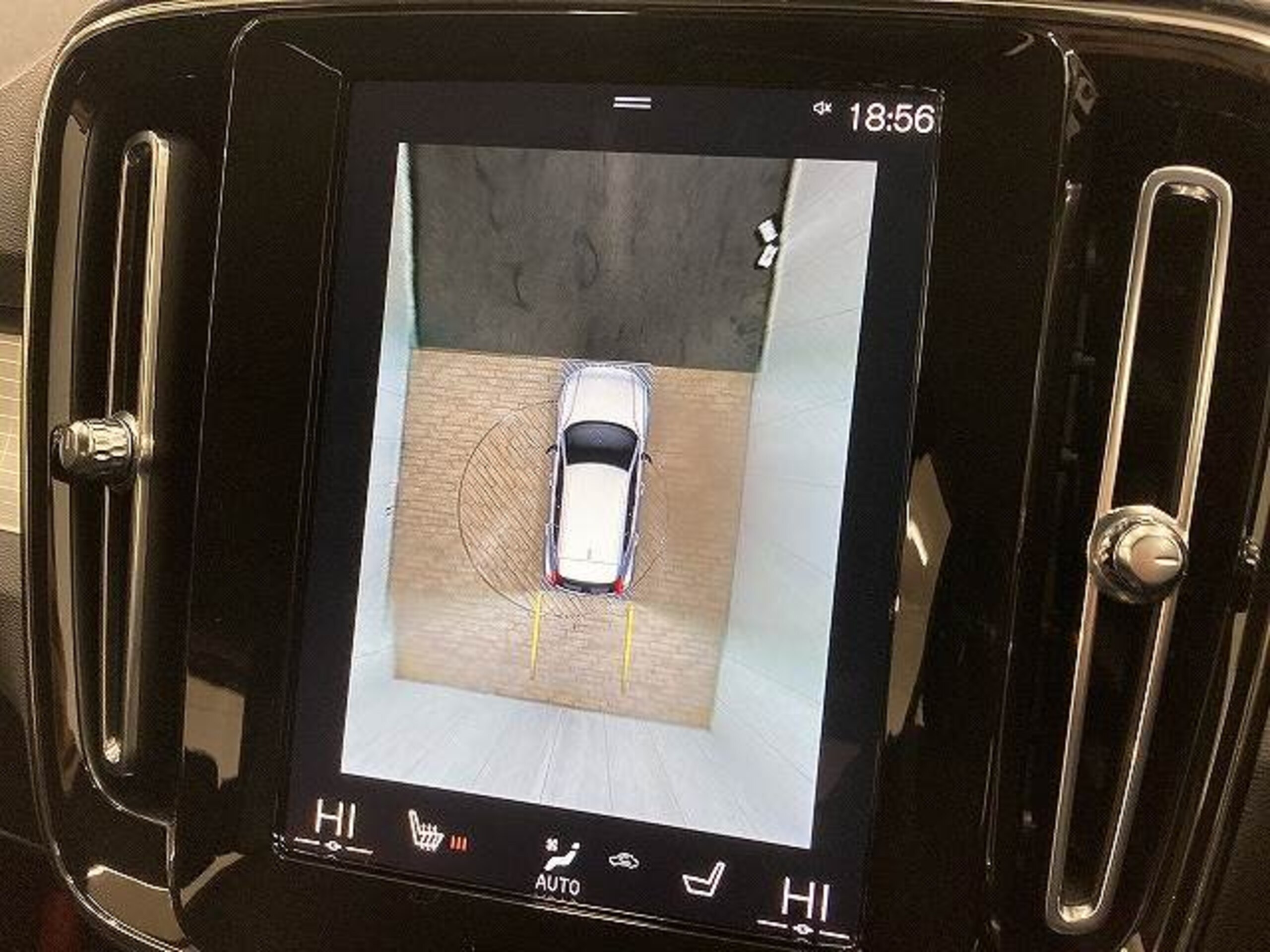 2022 Volvo Xc40 — photo 3