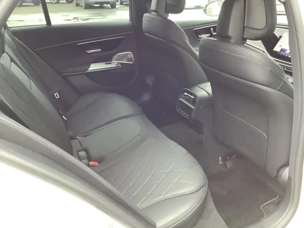 Mercedes-Benz E-Class Wagon E200 Avantgarde AMG Line Package (ISG equipped model) MP202401 (Opalith White) — photo 8