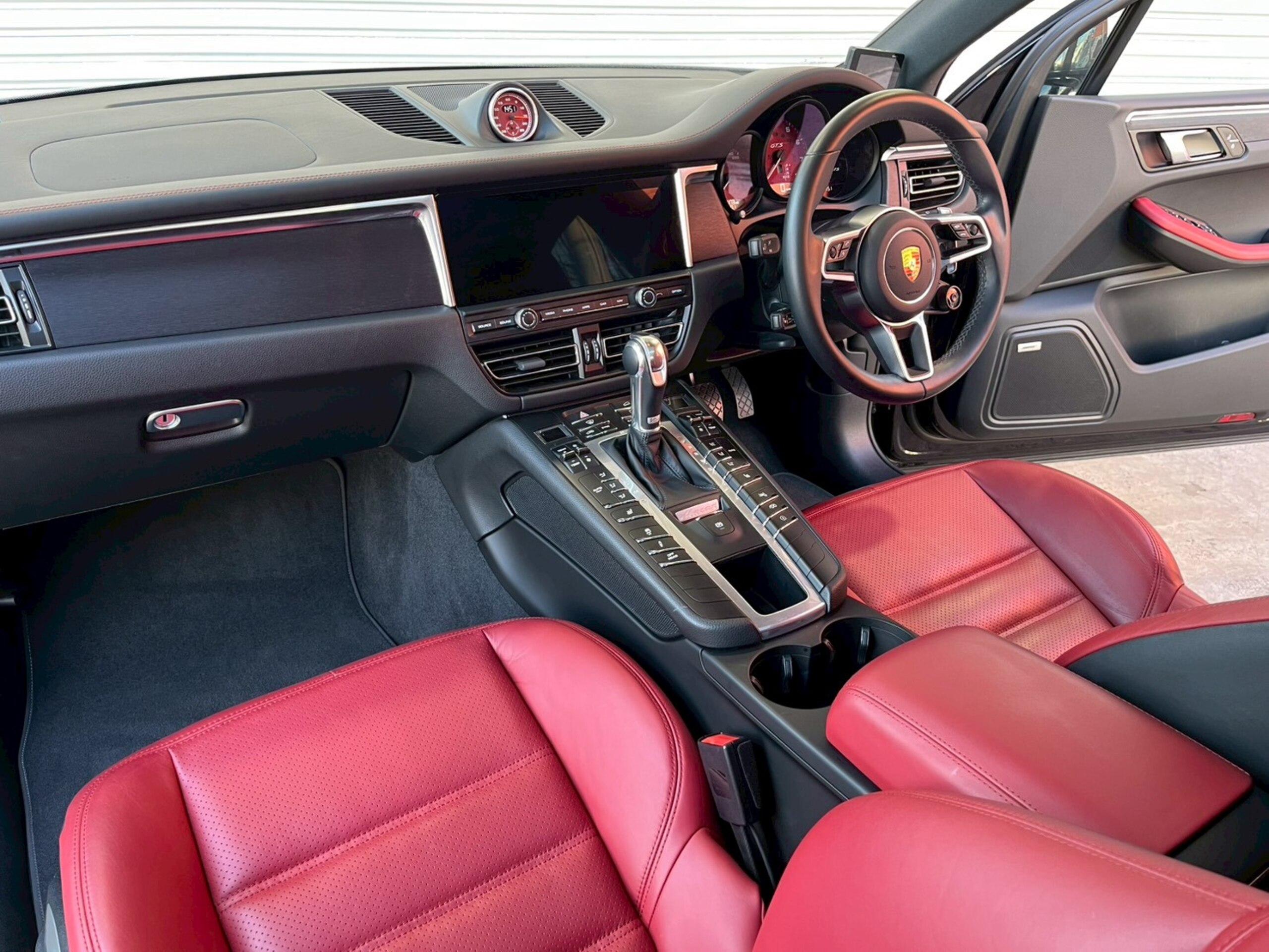 Porsche Macan GTS PDK 4WD Late Model V6 Twin Turbo Sports Chrono Package Panorama Red/Black Leather — photo 8
